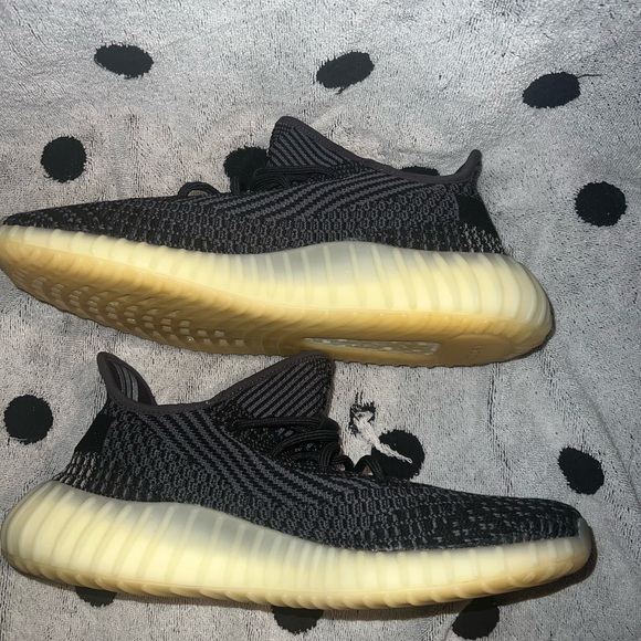 Yeezy Boost 350 V2 - Picture 4 of 8